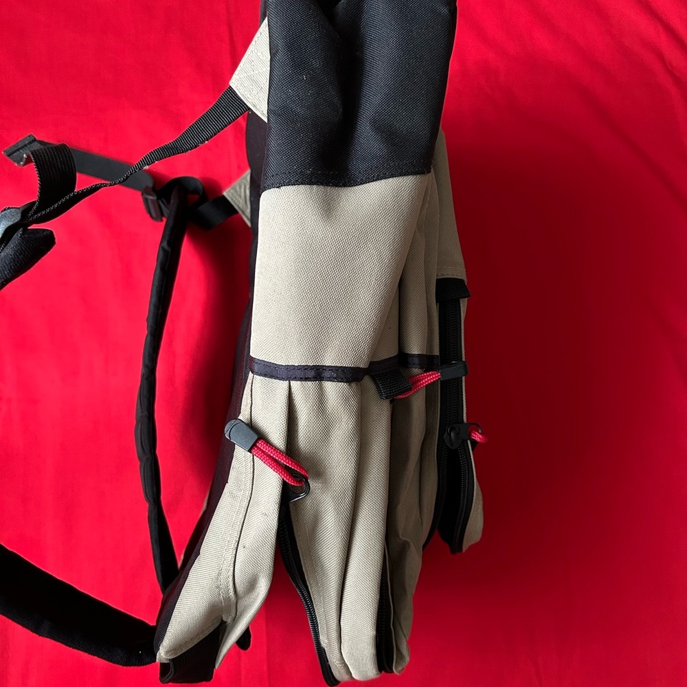 High Quality Backpack - Picture 9 of 11